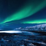 aurora-di-atas-langit-es-perburuan-cahaya-utara-di-tanah-api-dan-es