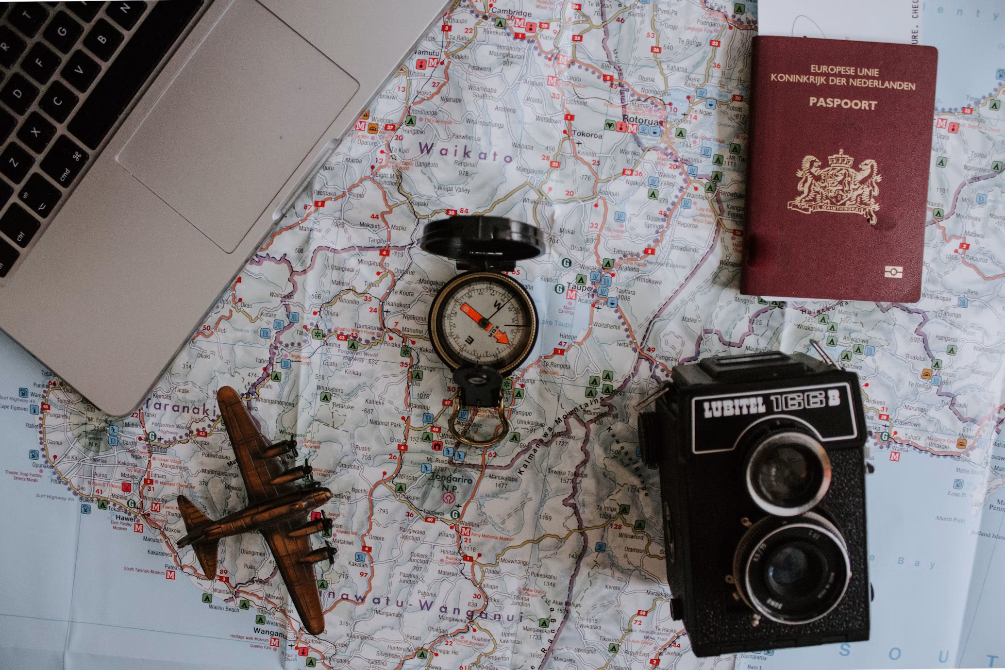 daftar-barang-wajib-yang-selalu-aku-bawa-saat-traveling