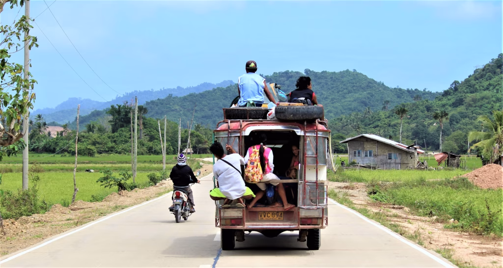 perjalanan-yang-mengubah-hidup-dari-kota-sibuk-ke-desa-tenang-di-asia-tenggara