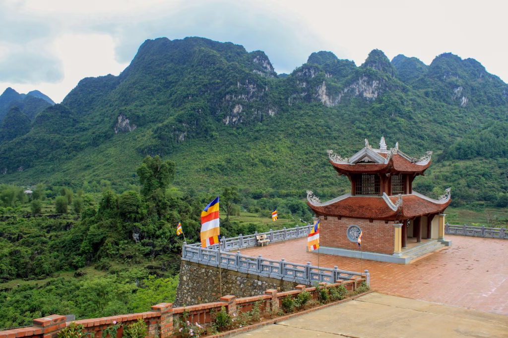 menemukan-kedamaian-di-pagoda-dan-desa-vietnam