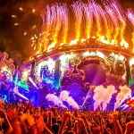 festival-api-es-merayakan-alam-ekstrem-dengan-tradisi-unik