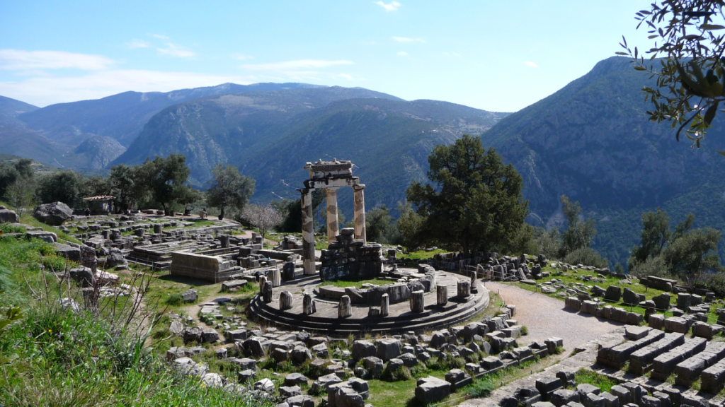 delphi-pusat-dunia-menurut-mitologi-yunani