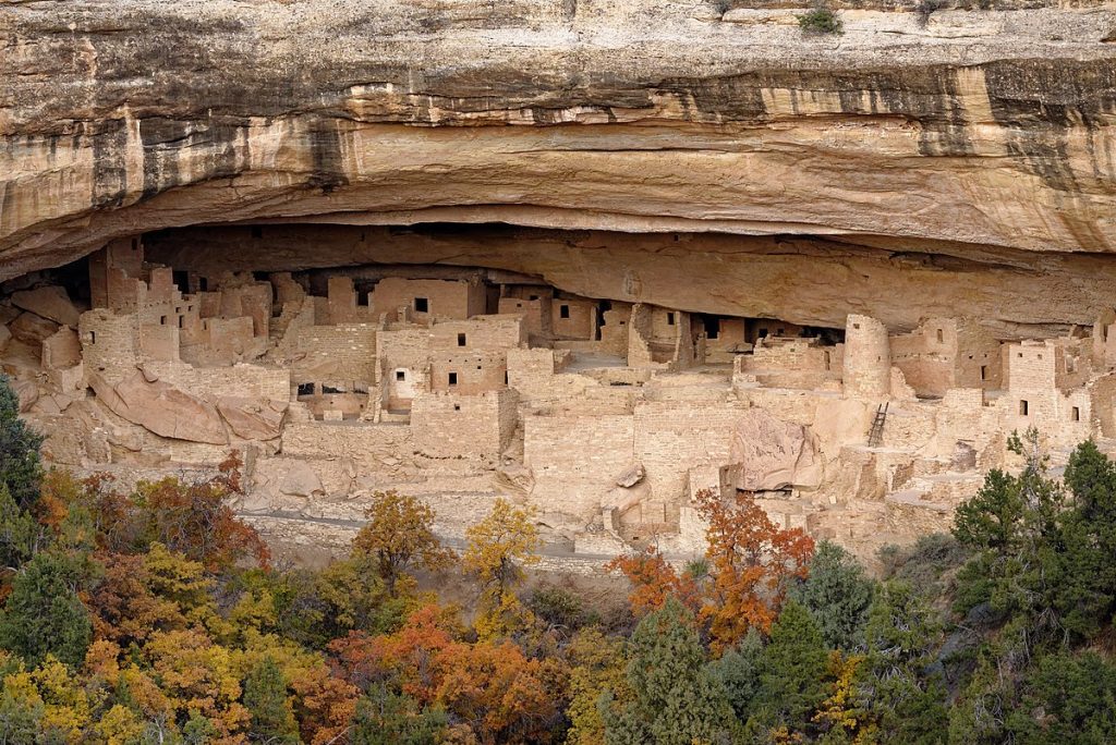 arsitektur-kuno-modern-kontras-menawan-di-jantung-colorado