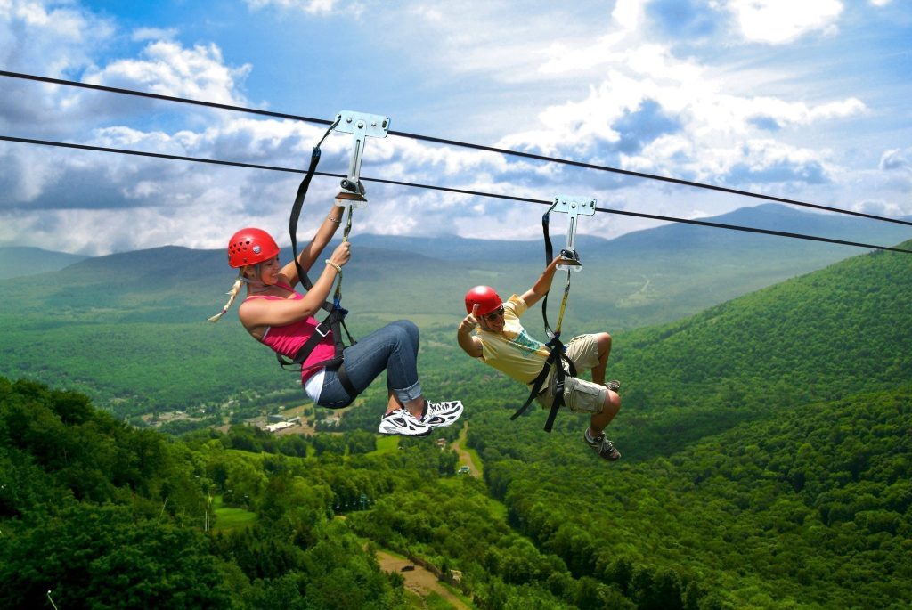 skywalk-dan-zipline-ekstrem-dengan-pemandangan-alam-colorado