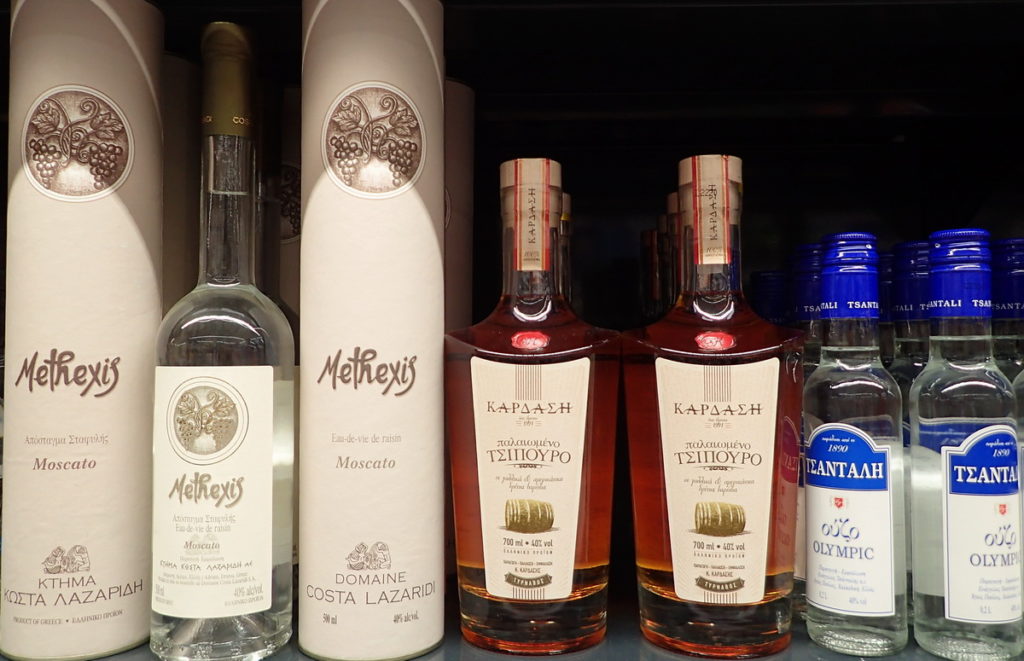 ouzo-tsipouro-spirit-khas-yunani-untuk-berbagi-cerita