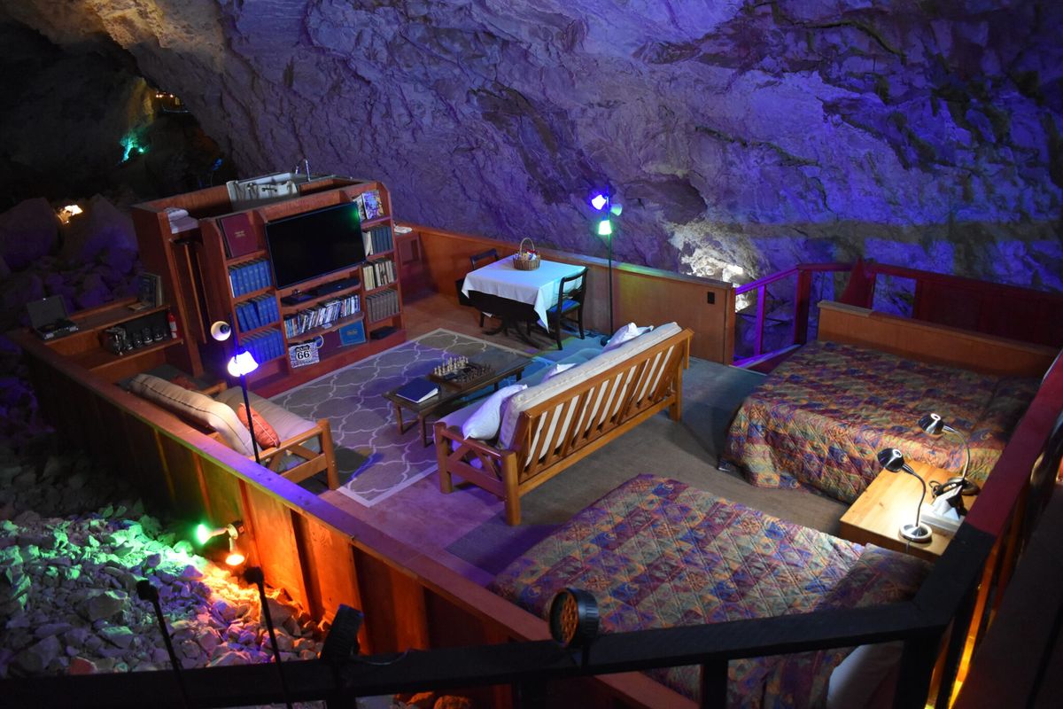 hotel-dalam-gua-hingga-kereta-uap-7-pengalaman-menginap-tak-biasa-di-colorado