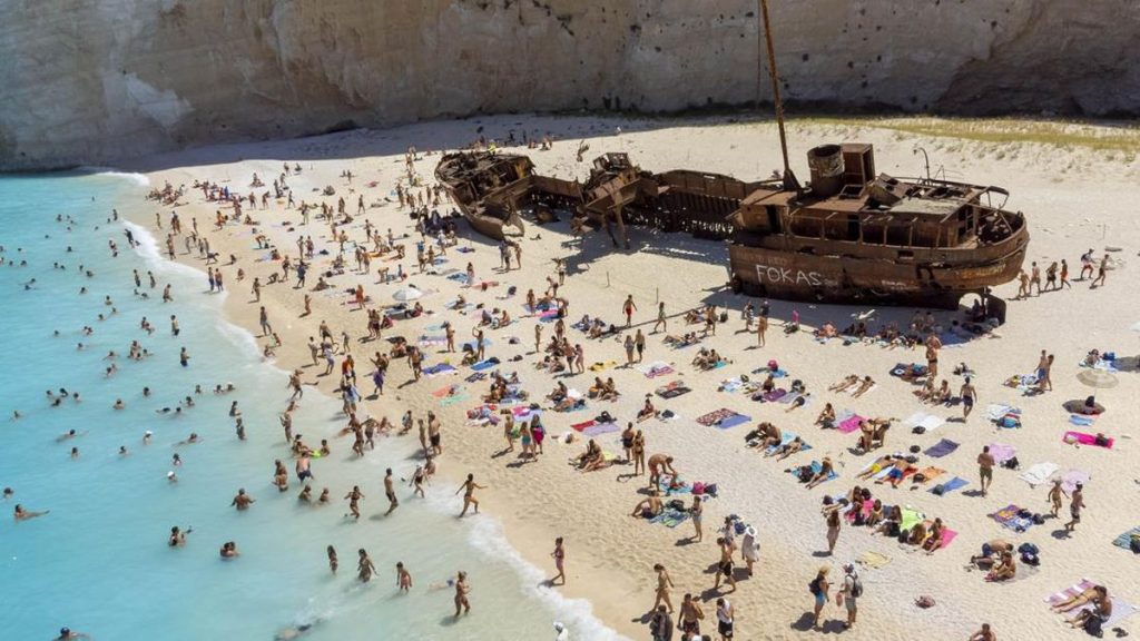 navagio-beach-pantai-kapal-karam-yang-ikonik-dan-memesona