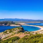 voidokilia-pantai-melingkar-yang-unik-di-yunani-surga-tersembunyi-berbentuk-huruf-omega